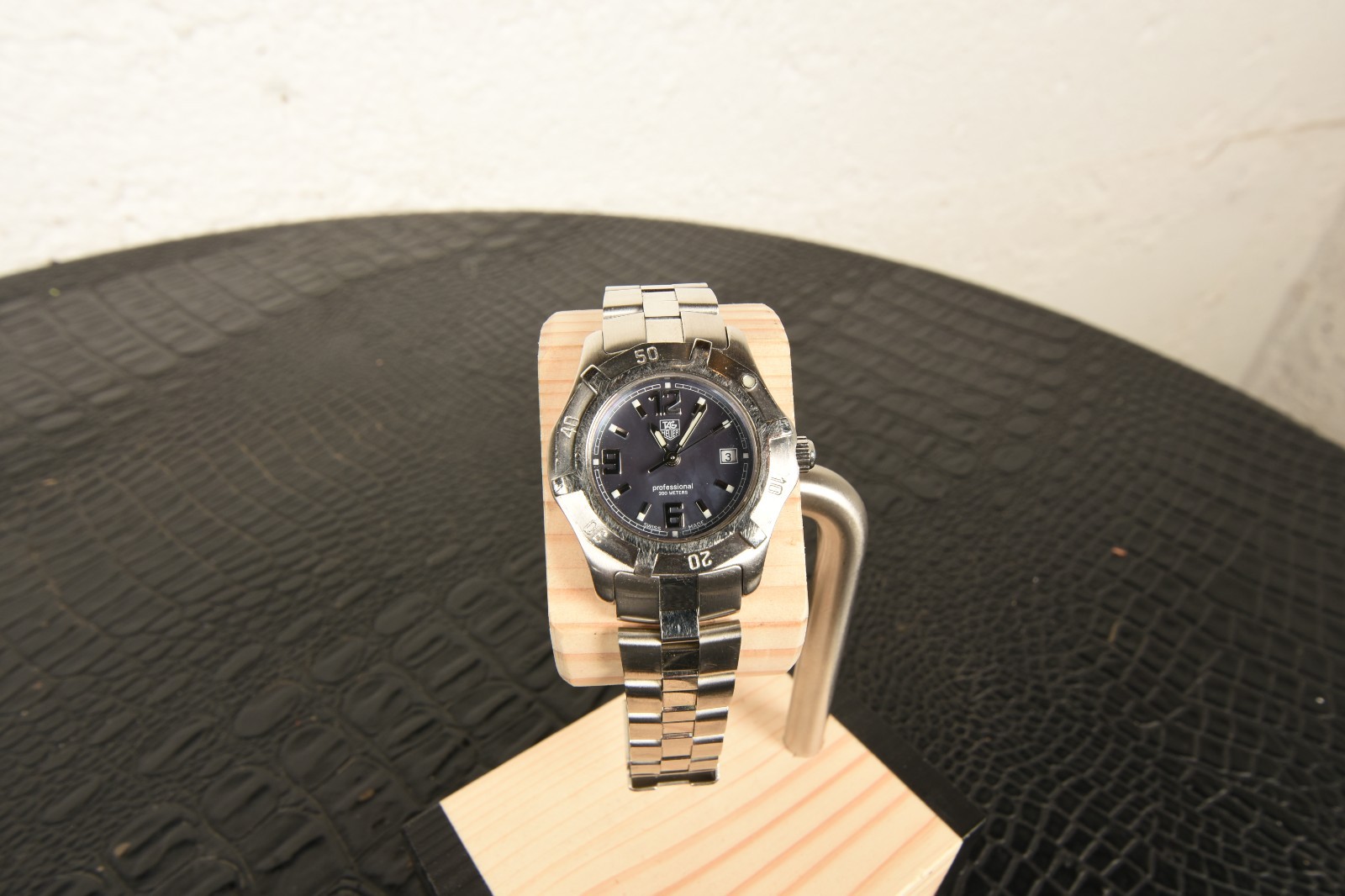 Tag Heuer WN1318.BA0333 Womens 2000 Series Professional Watch Blue Pearl Purple