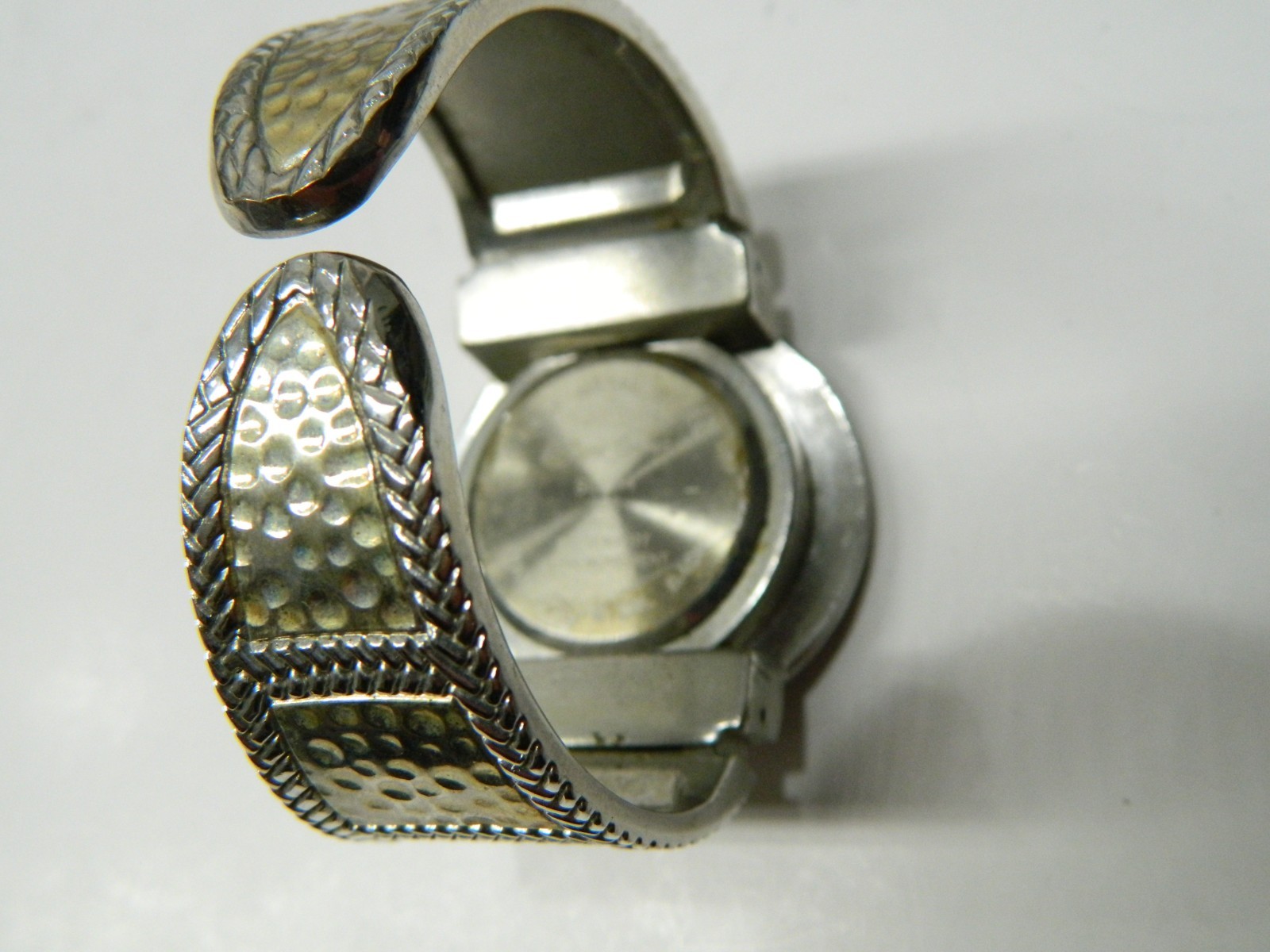 Vintage Susan Graver Ball peen hammered design women’s cuff style watch SUG 14