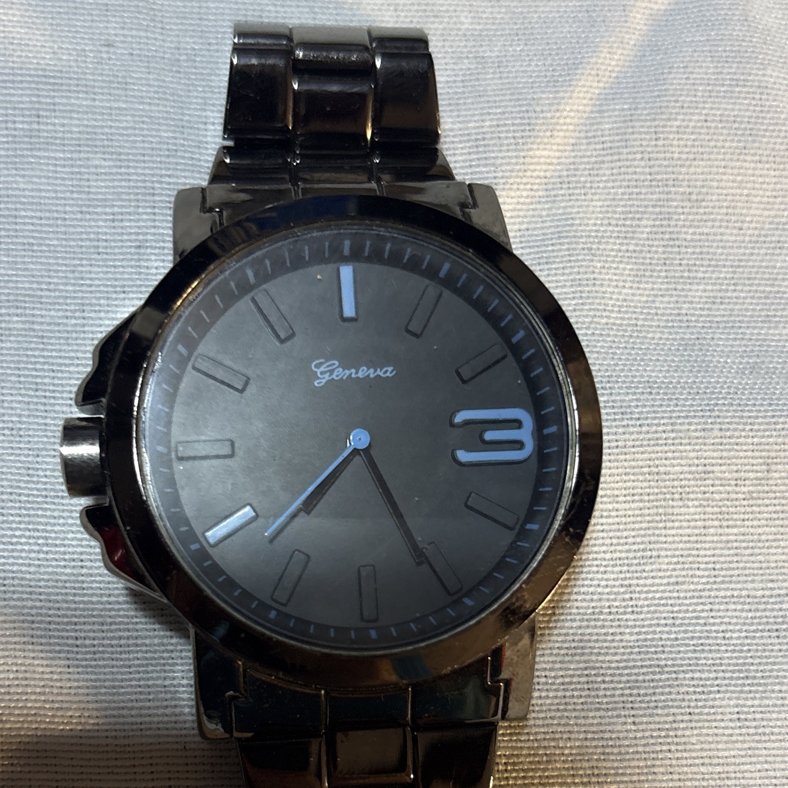 Geneva Quartz Analog Watch Gray Dial Non-Numeric Markers Black Metal Bracelet
