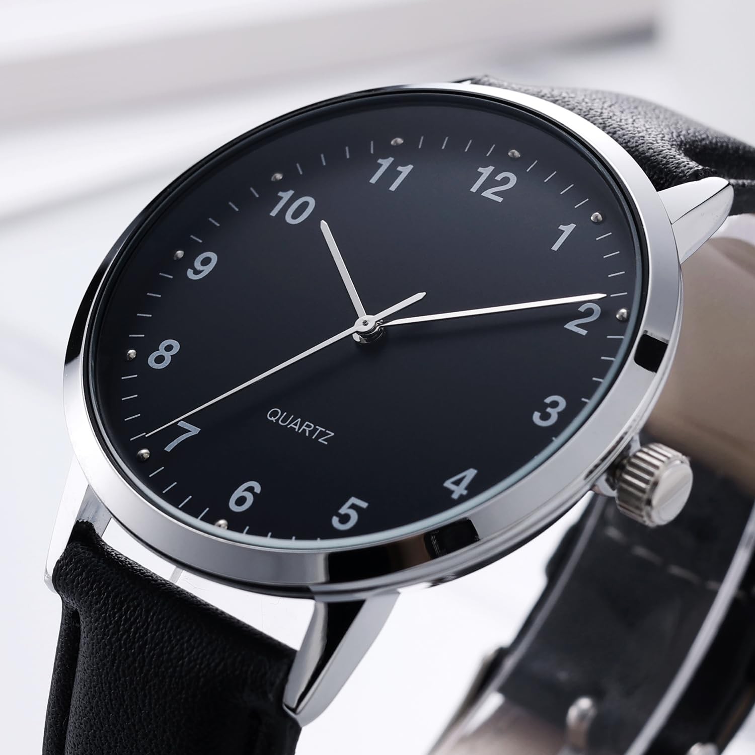 NUOVO Men s Watch Classic Leather Strap Modern Classic Quartz Watch Easy to Read