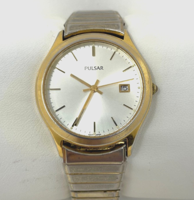 Pulsar Quartz Gold Men’s Wristwatch with Date Window | 8″ Stretch Band