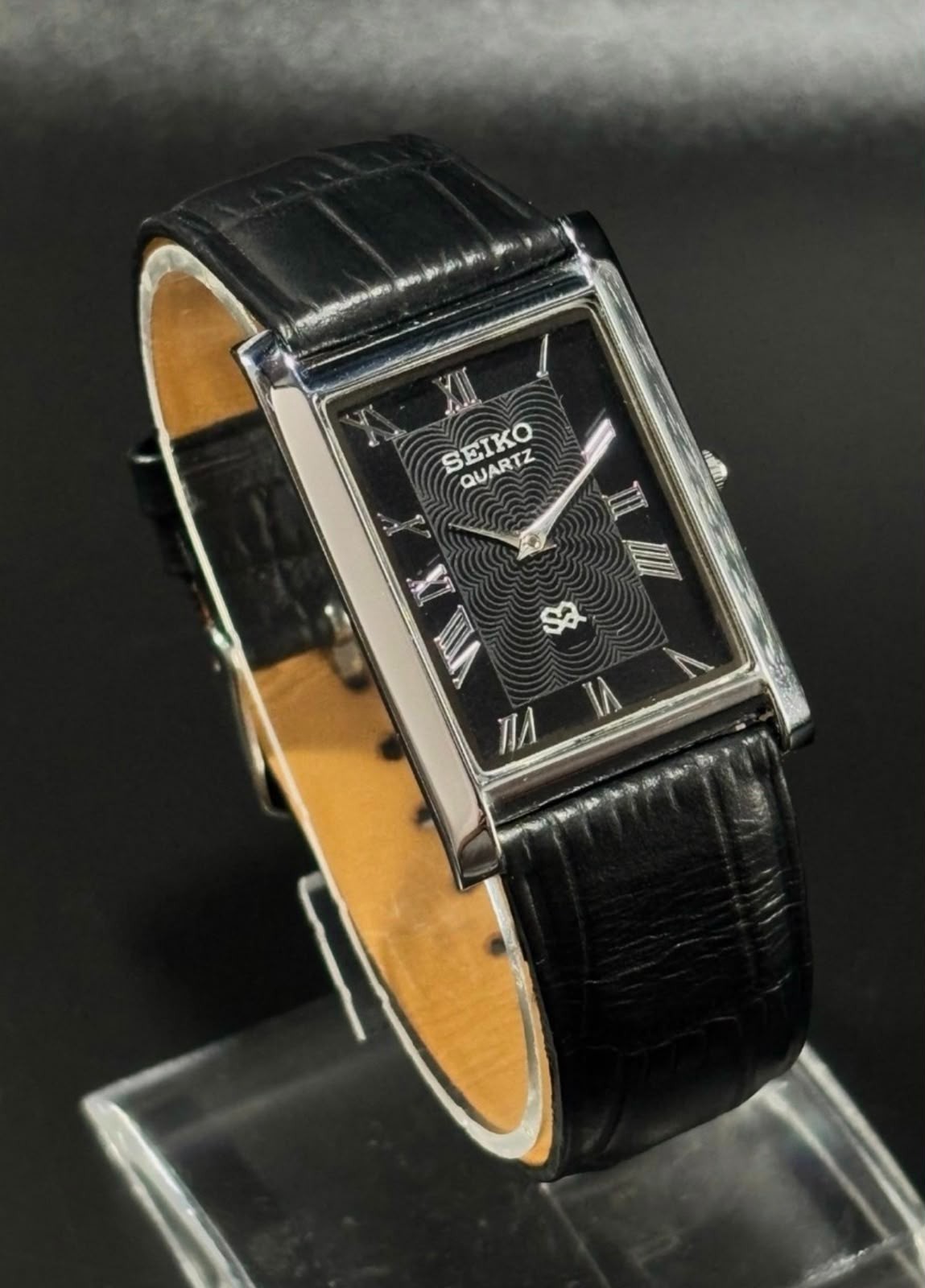 Vintage Seiko Slim Quartz Men’s Wristwatch With Free DDP Shipping