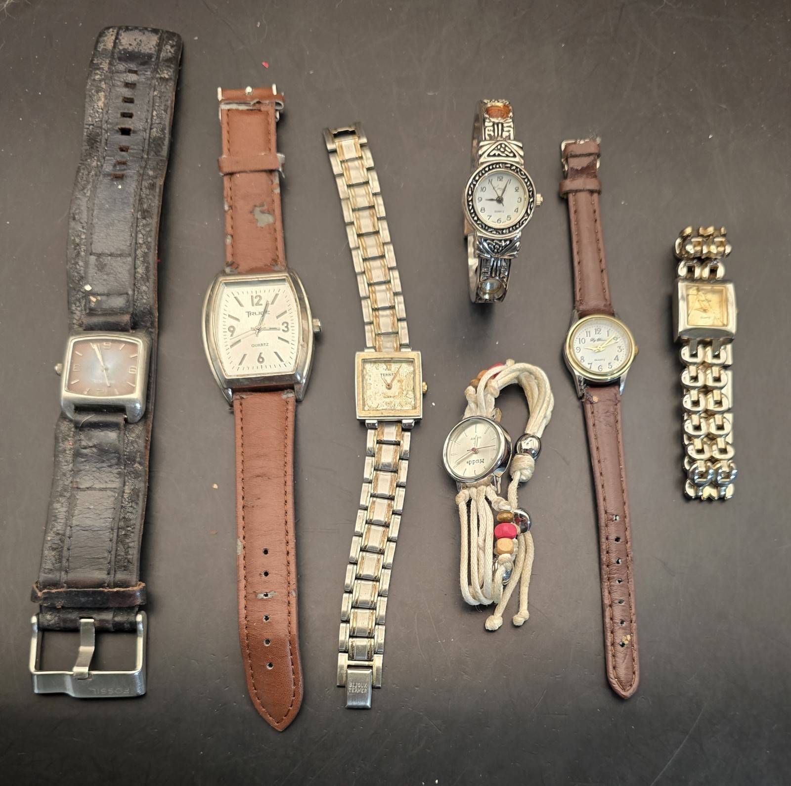 Various Watches (5 Lbs) All Need Batteries. None Tested. Various Condition.