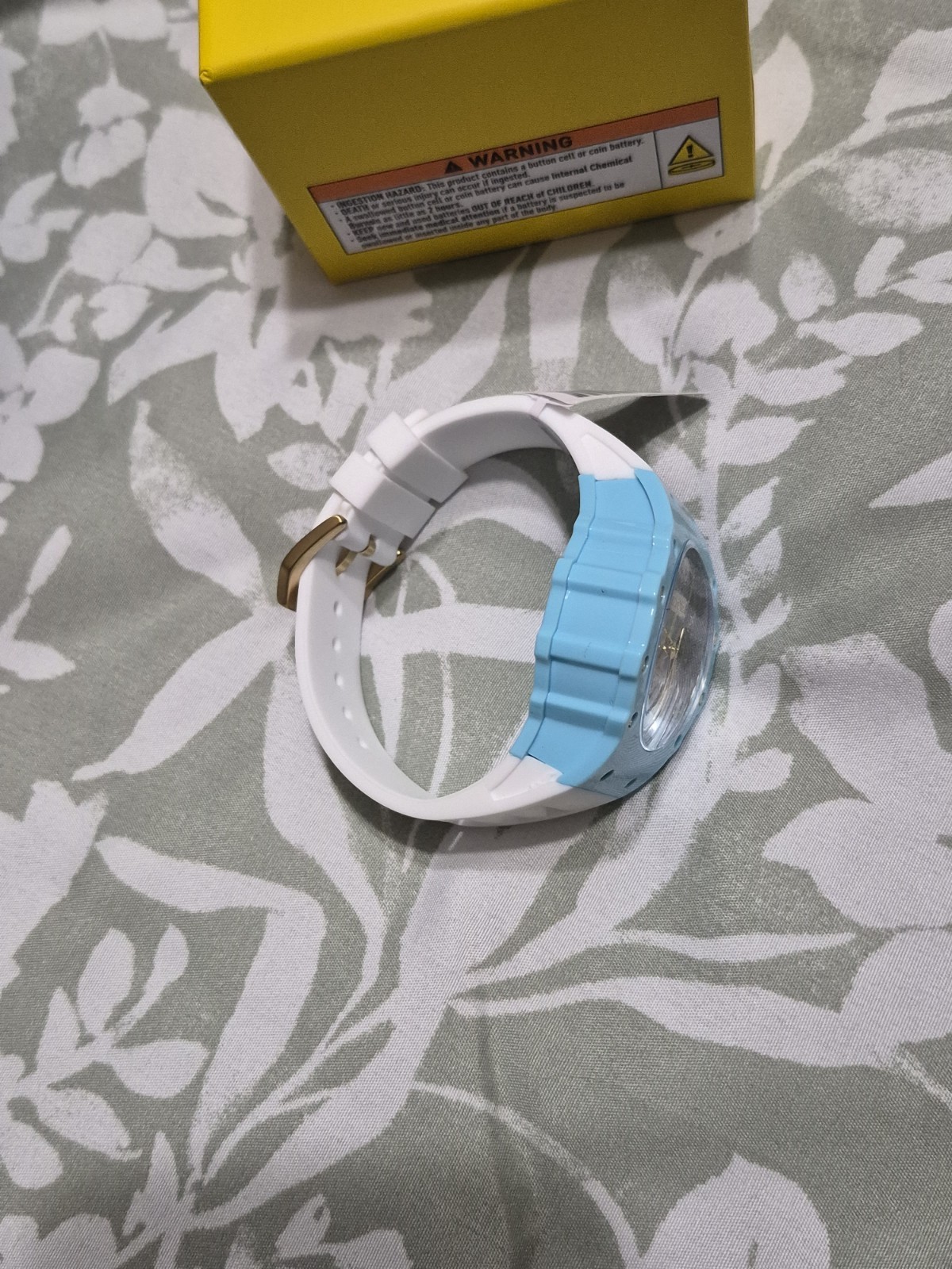 Invicta Bolt Quartz Chronograph 50mm 50m Blue Case White Silicone Strap Box