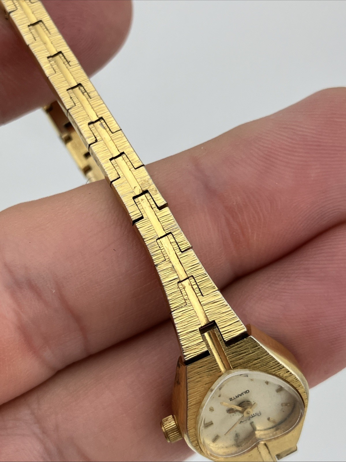 Vtg Armitron Ladies 16mm Dainty Watch Gold Tone Heart Dial 6″ 25/5048 -RUNS