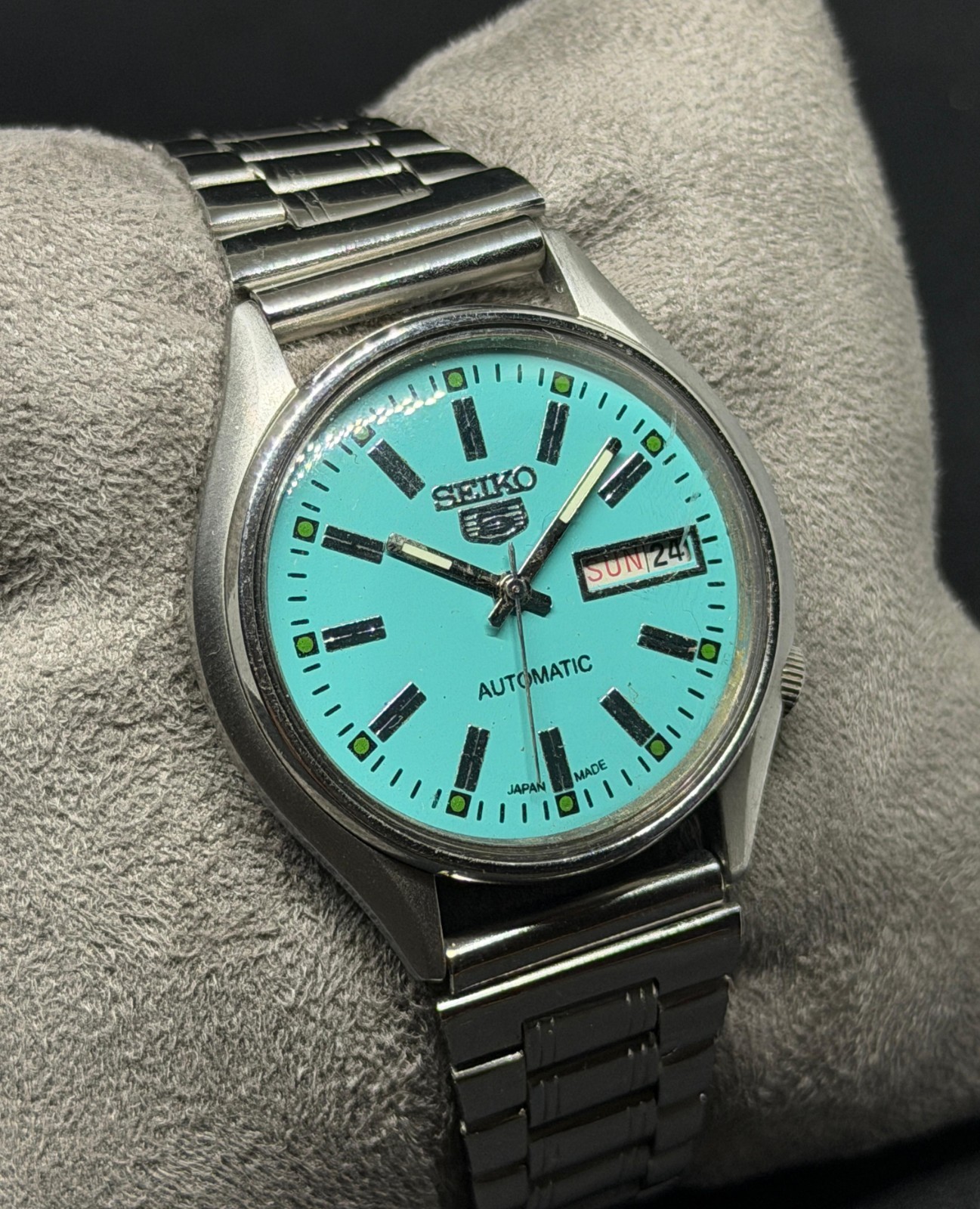 Vintage Seiko 5 Automatic Day/Date Japanese Men’s Wrist Watch