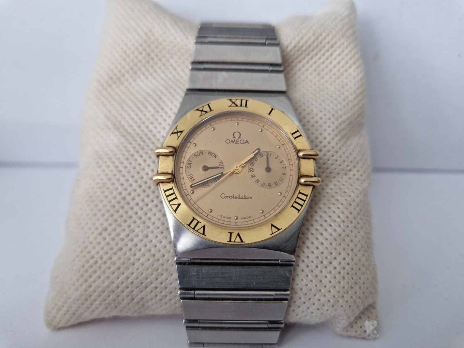 Omega Constellation Quartz -Day-Date-Ref 3961070-18 K-750 Gold Bezel-Not Working