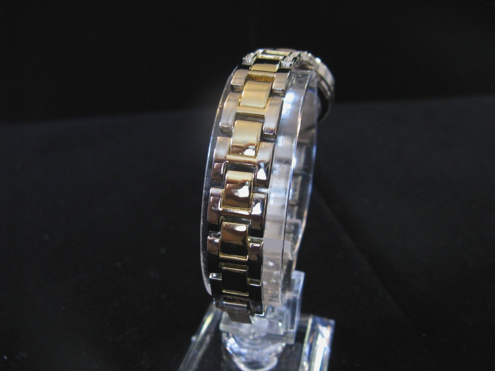 VTG RELIC Women’s Watch Quartz Gold Tone Rhinestone Dial New Battery