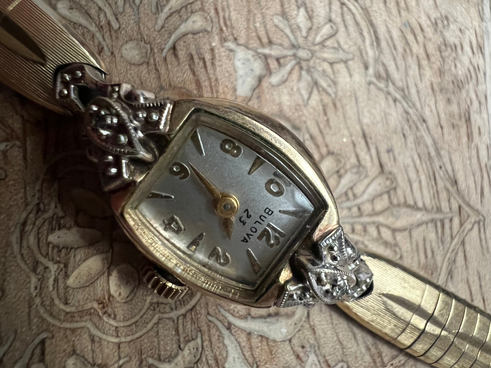 It Ticks! Vintage Bulova 23 Ladies Diamond Cocktail Watch N4 Kreisler Band
