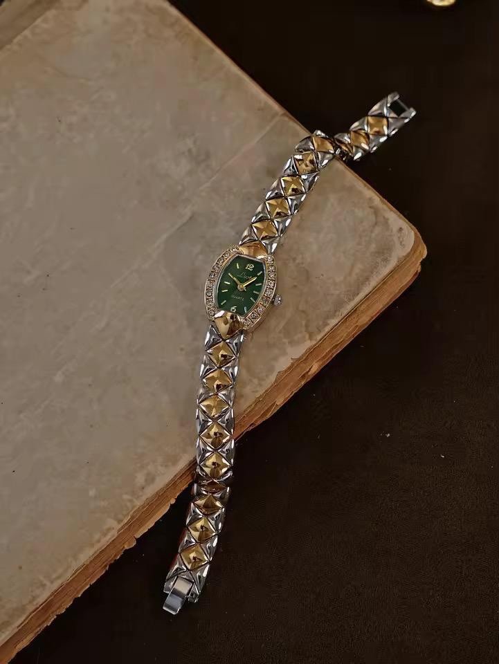 Women’s Dainty Watch Vintage Style Stainless Steel Barrel Case With Green Dial