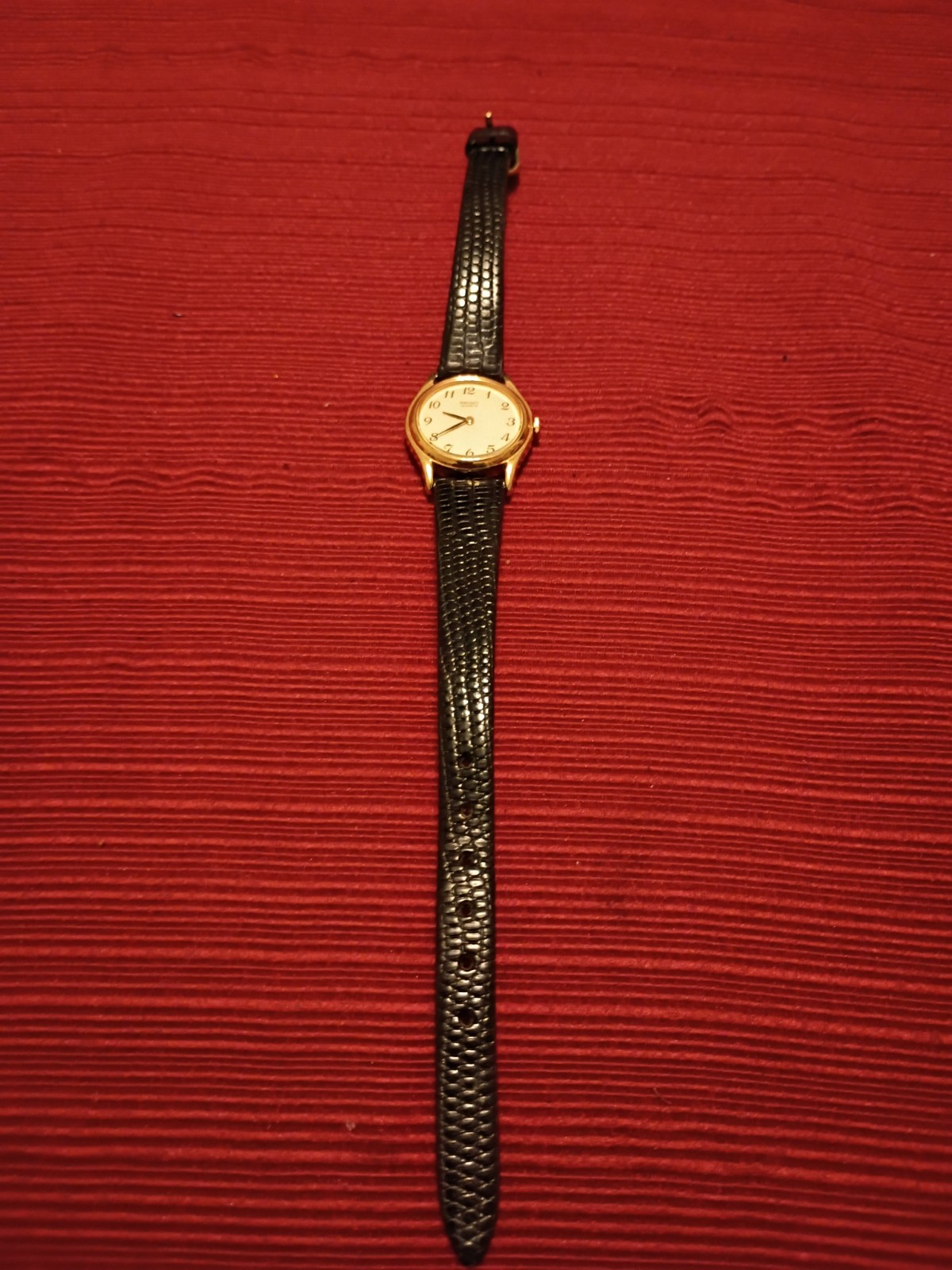 Vintage Seiko Quartz Women’s Gold Tone Watch White Dial Black Leather