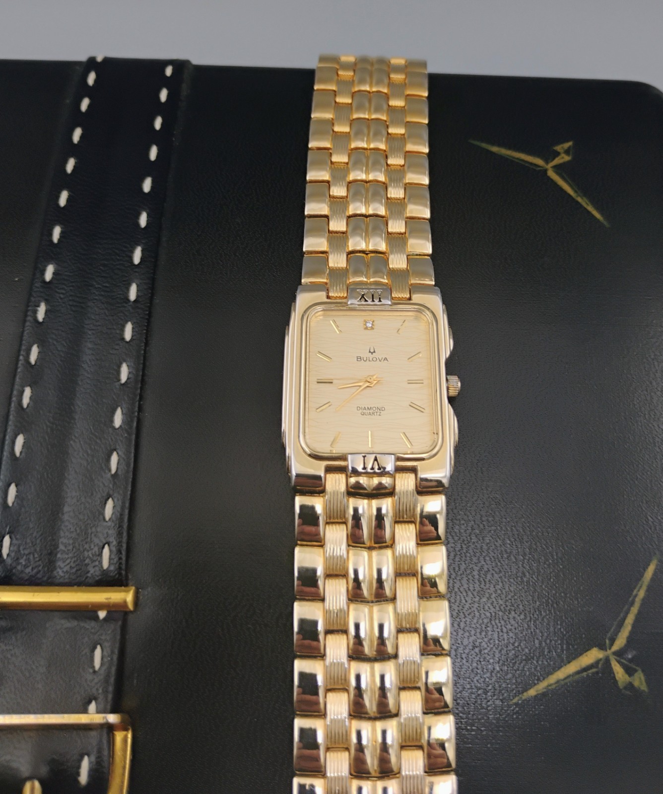 Stunning Vintage Bulova Diamond Quartz Running Mens Watch 3063-5020 AO 18k Gold