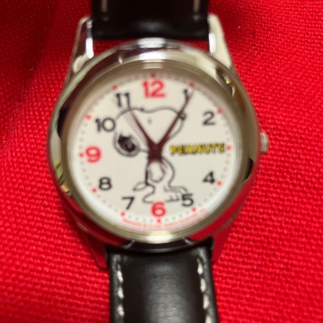 Snoopy wristwatch by Citizen, dark brown strap, battery included! Immediate purc