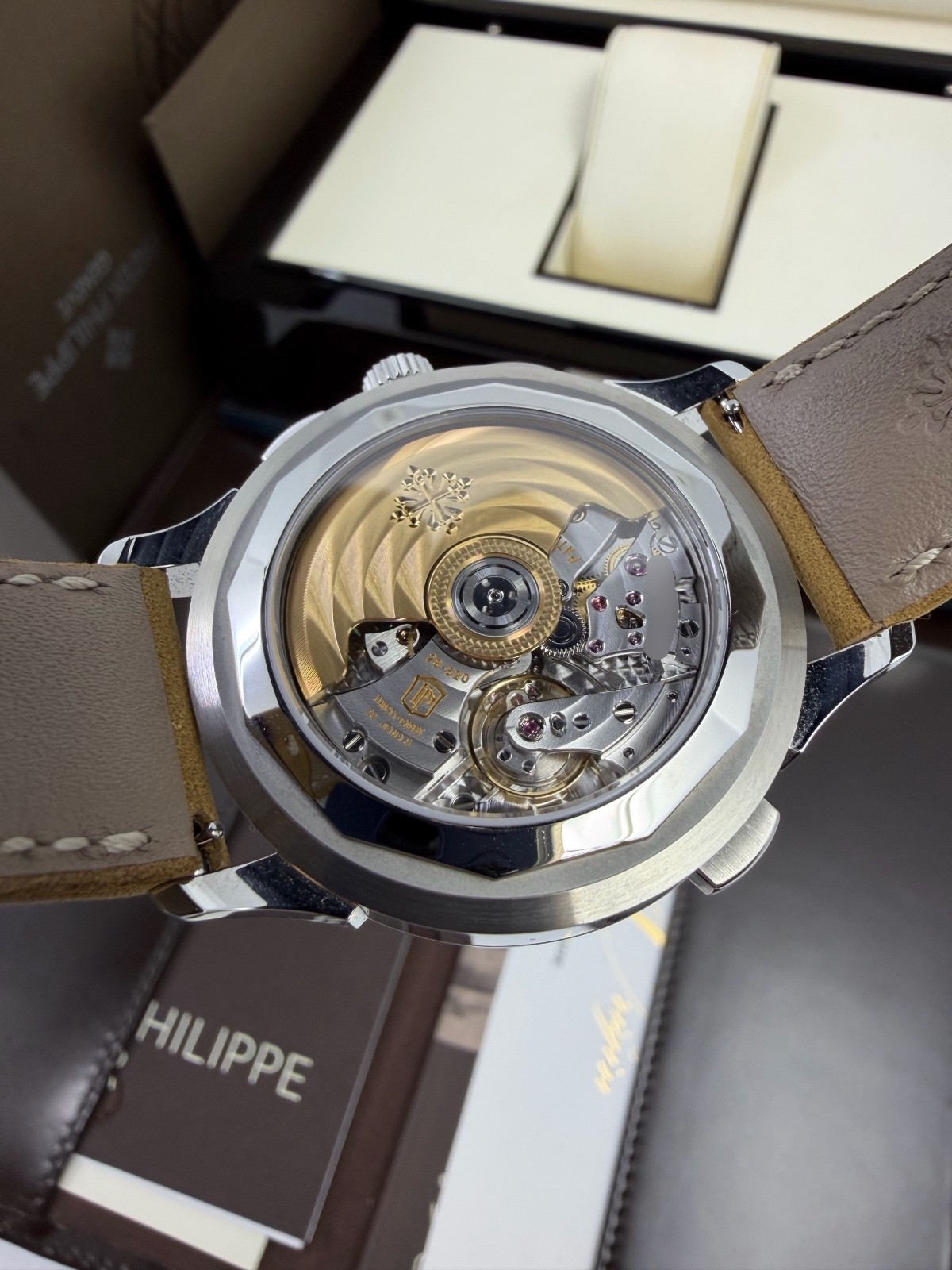 2024 Salmon Dial Patek Philippe Complications World Time Flyback Chronograph