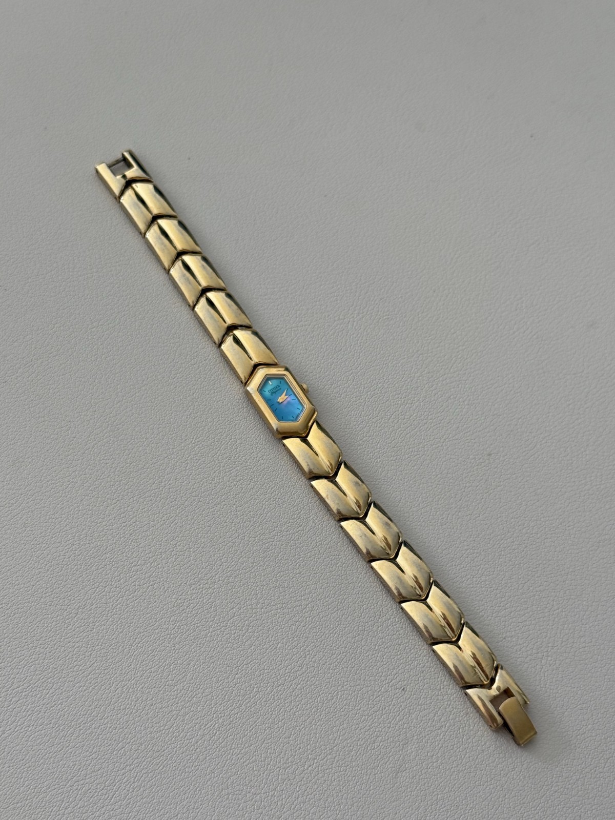Vintage Citizen Elegance Ladies Quartz Watch Blue MOP Dial 13mm 2200-229681