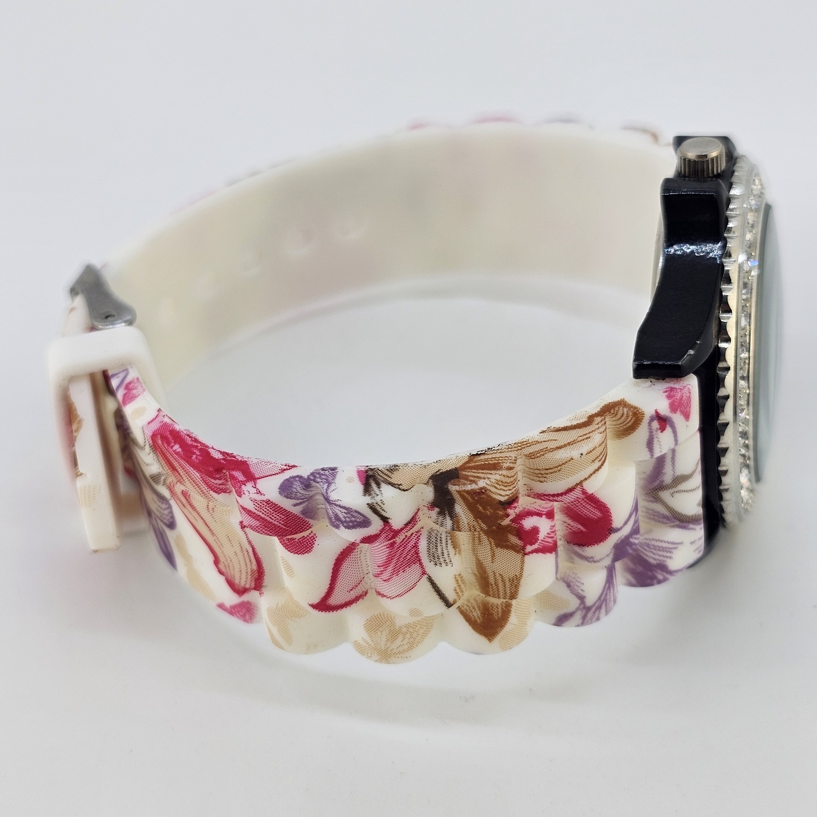 38mm Women’s Watch Black Dial Flowers Multicolor Plastic Bands NEW Battery