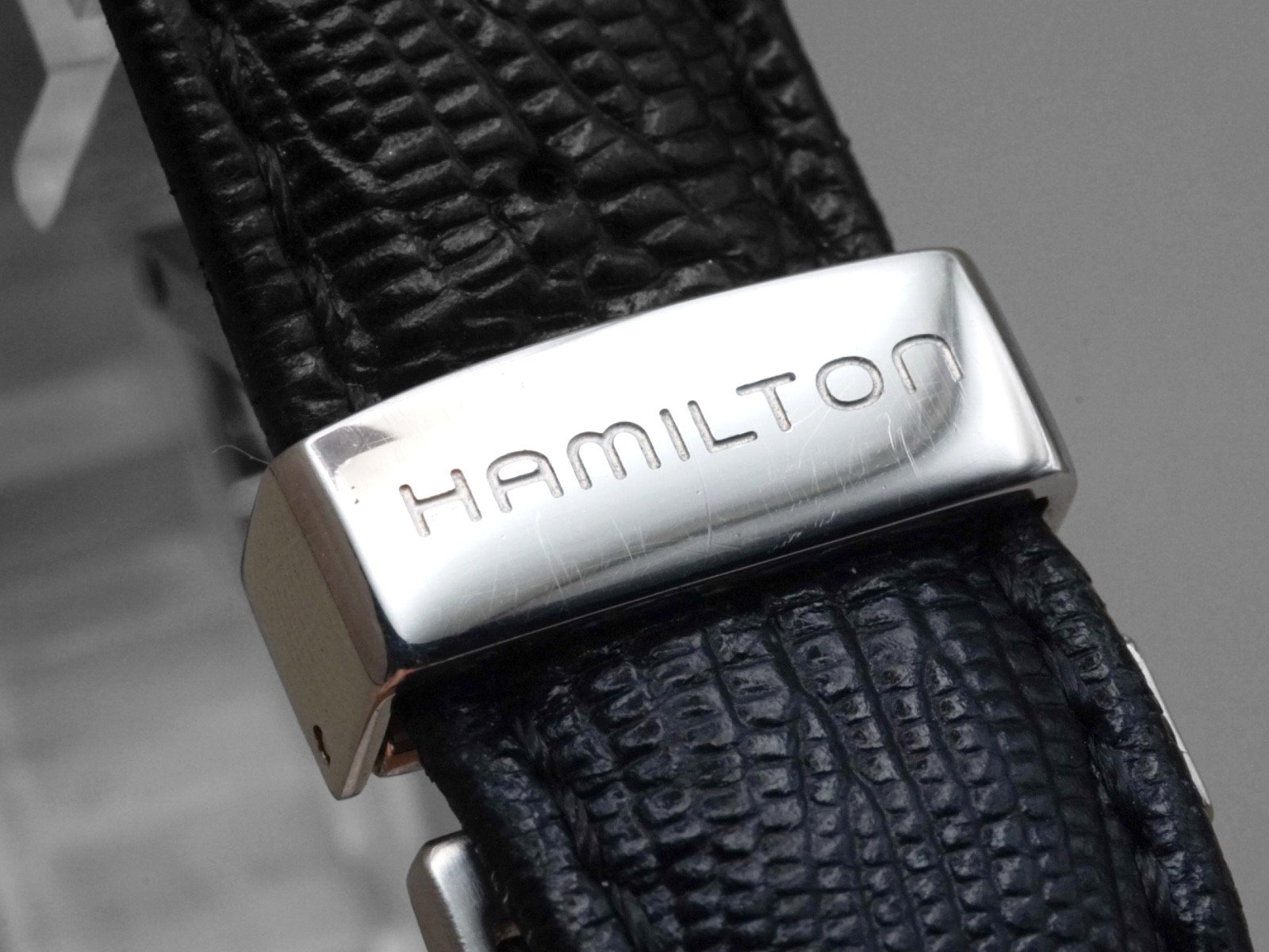 Hamilton Ventura H244112 Quartz Men’s Watch 32mm Black Dial with Box Paper