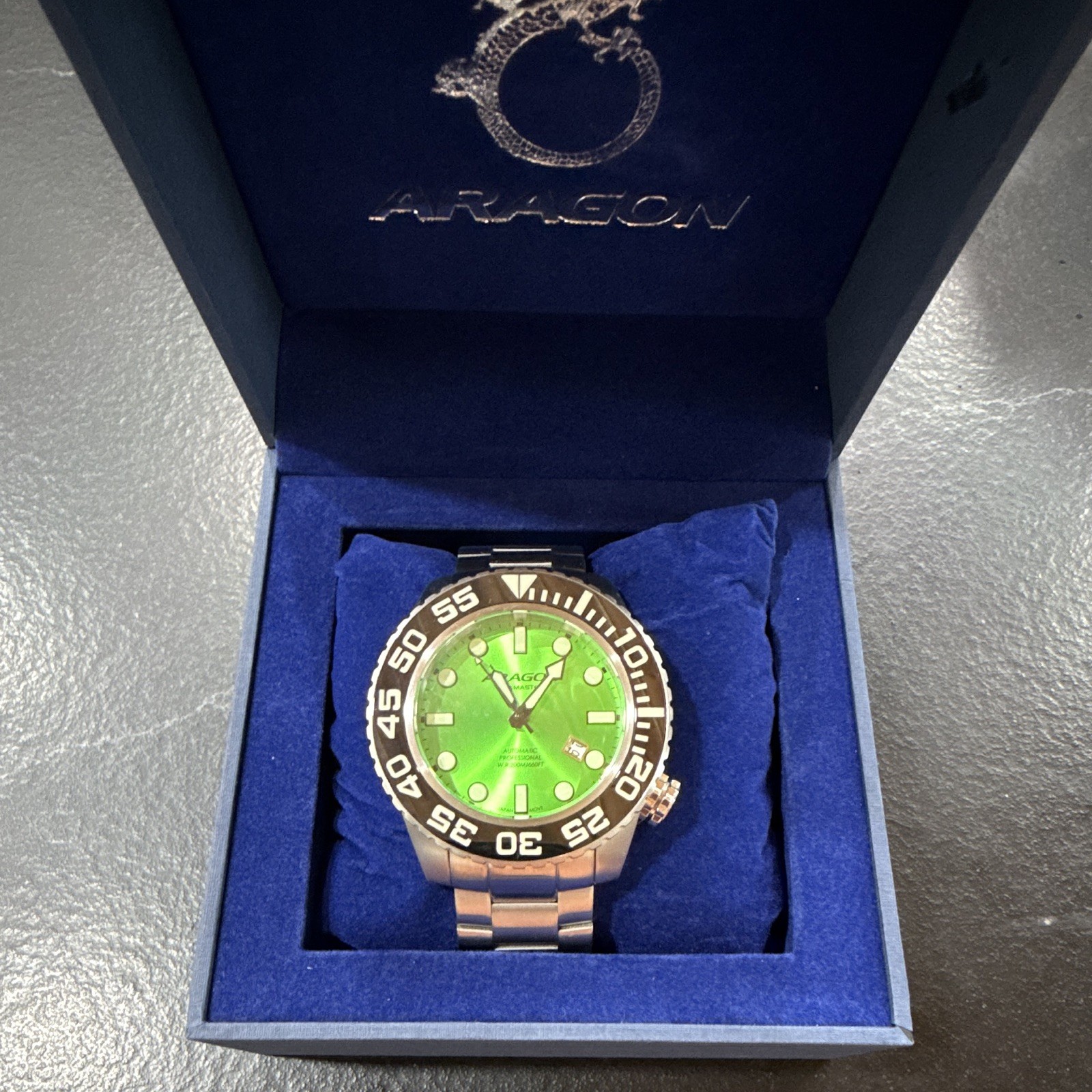 ARAGON Men’s Dive Master 48mm Watch Green Dial Black/White Bezel SS band w/Box