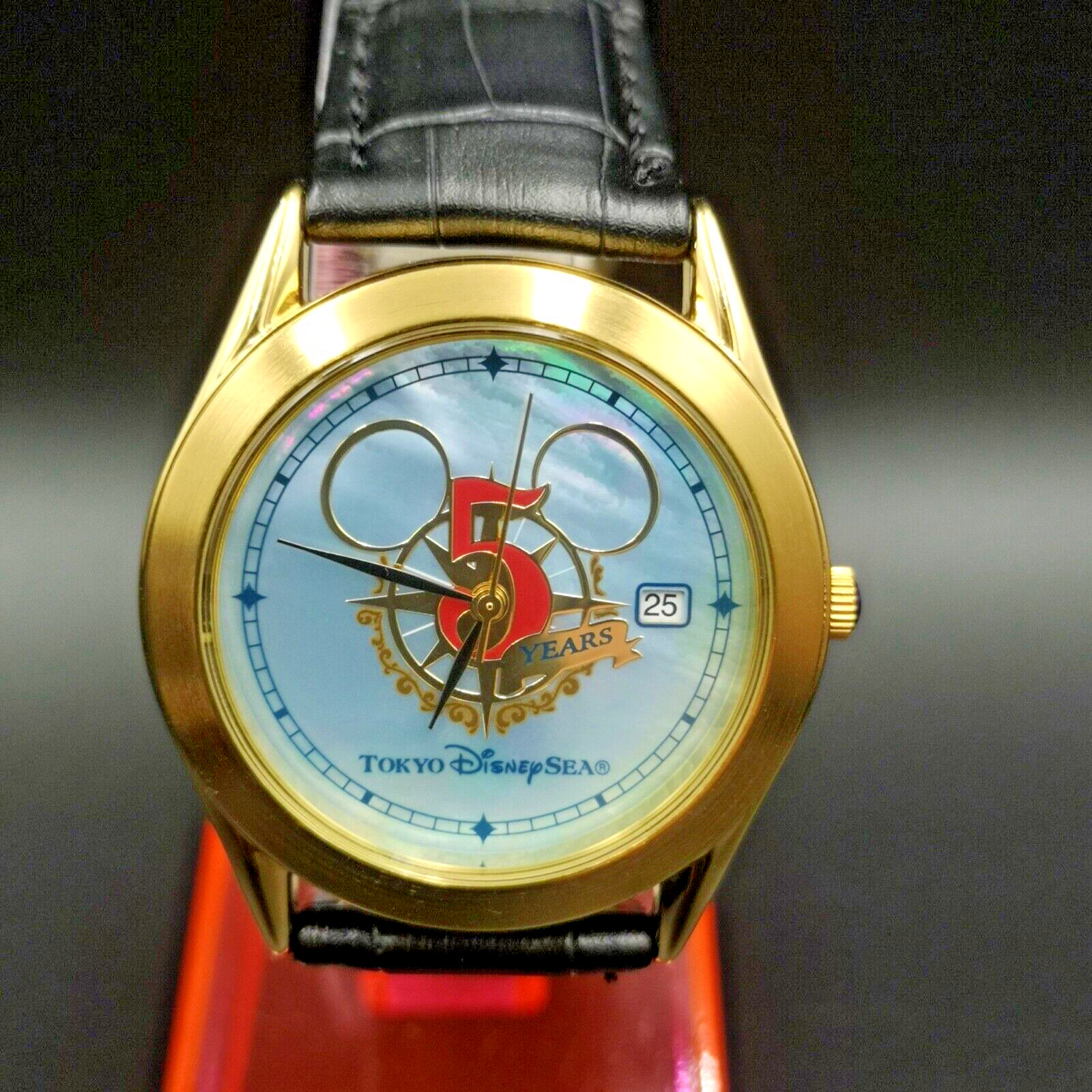 Nice Tokyo Disney Sea 5 years men’s Quartz watch. Come with original box.