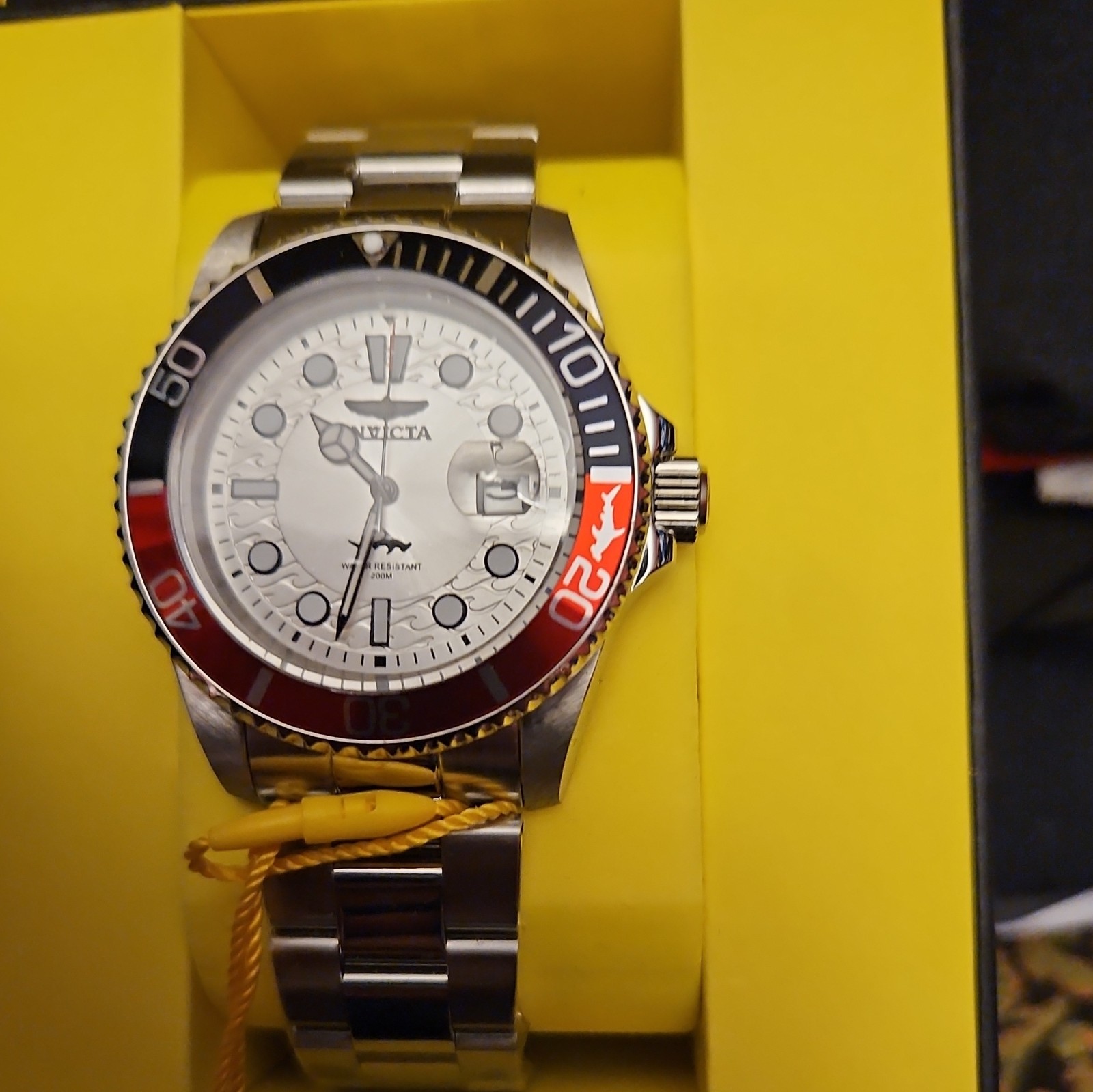 Invicta Pro Diver Men’s Quartz 40mm Silver Dial Red/Black Bezel Date Box