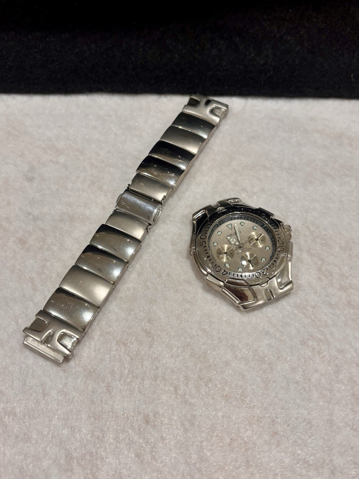 Seiko SE-560H Quartz Chronograph 200m Champagne Dial Steel Bracelet Watch