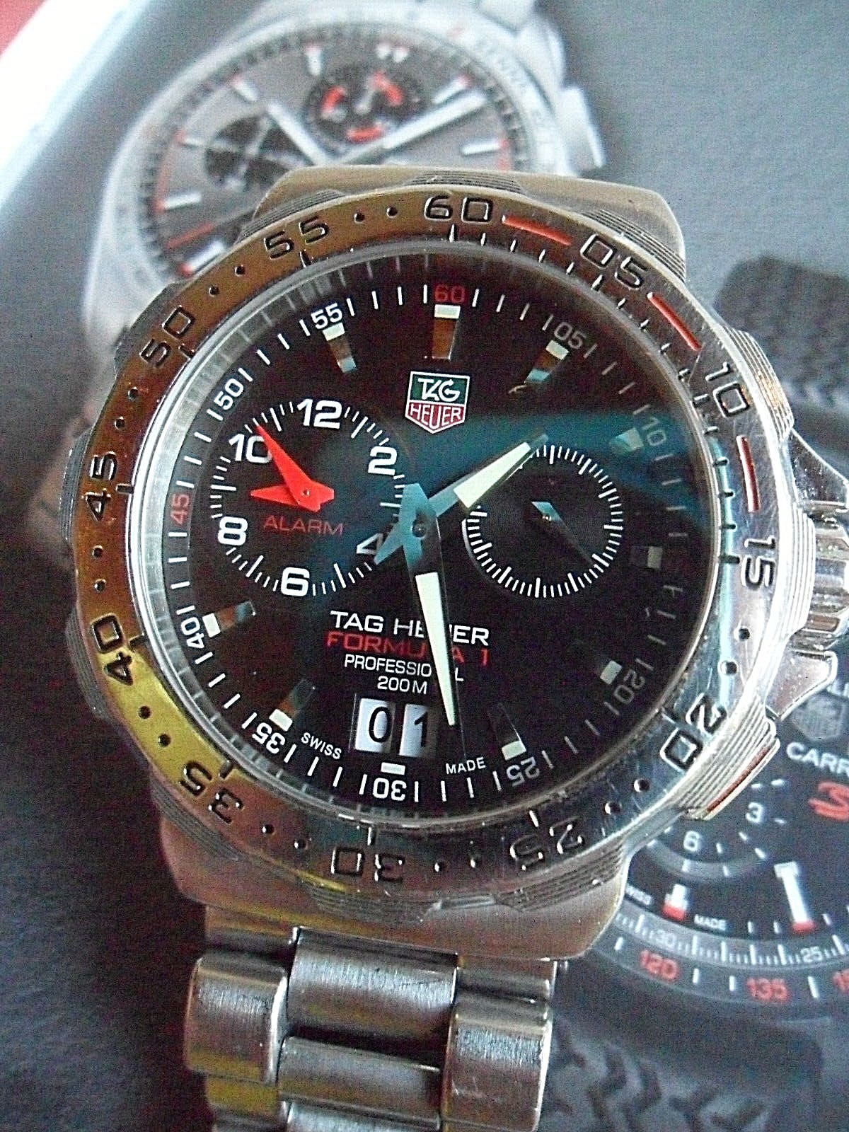 Men’s TAG Heuer Formula 1 200M Professional Swiss Quartz Diver’s Watch WAH111C