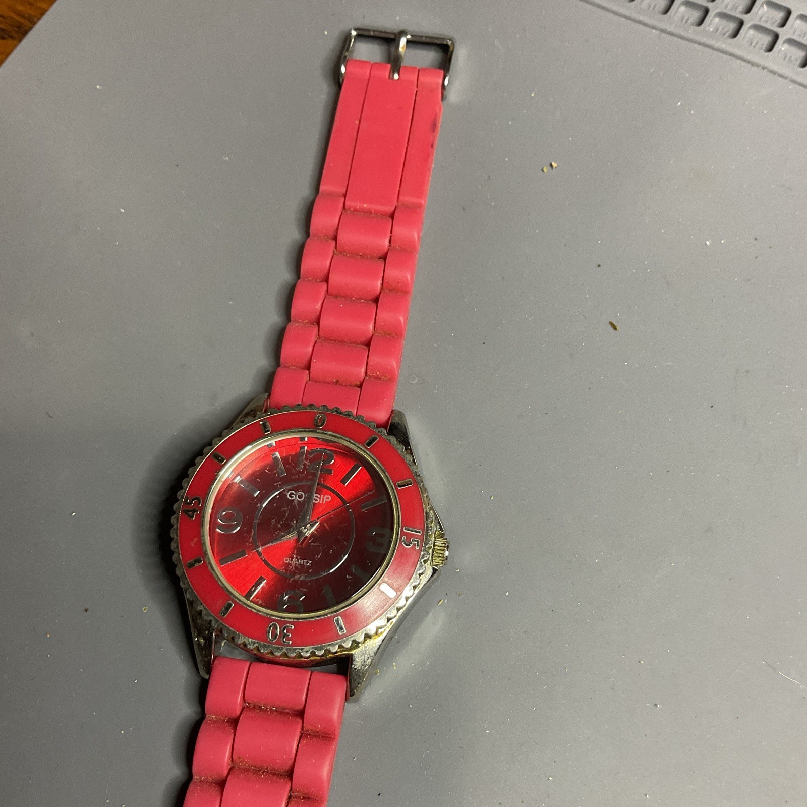 Gossip G318C Women’s Quartz Analog Watch Red Dial Pink Silicone Strap 36-39mm