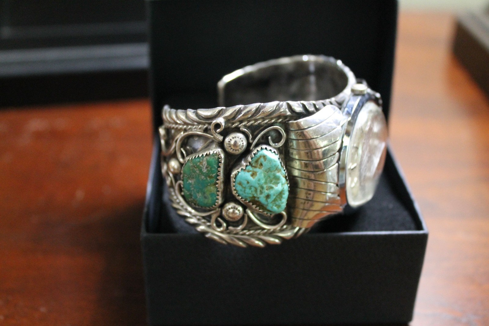 Silver & Turquoise Men’s Bracelet style Watch.