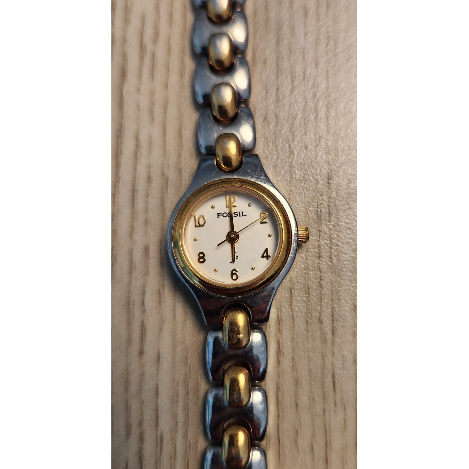 Fossil F2 ES-8826 Watch Womens Small Silver Gold Two Tone Good Analog Wristwatch
