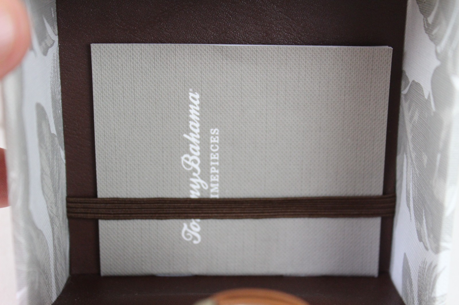 New Tommy Bahama Relax 279469tan B02-19 Tiki Watch w/ Original Box Leather Band