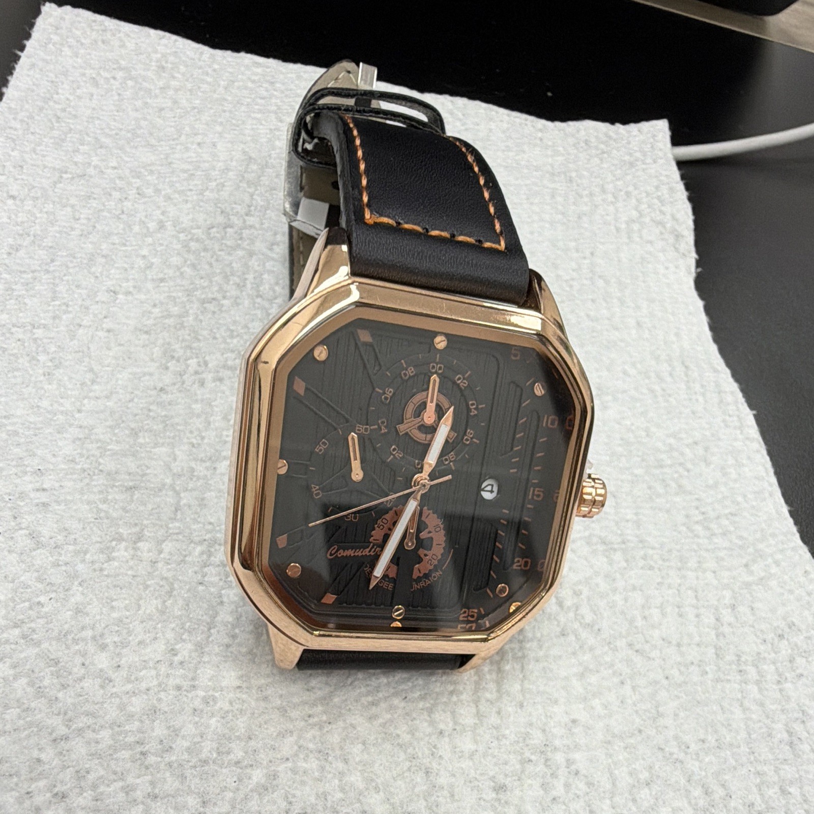 Quartz Square Analog Wristwatch Gold Tone Case Black Dial Date Black Leather