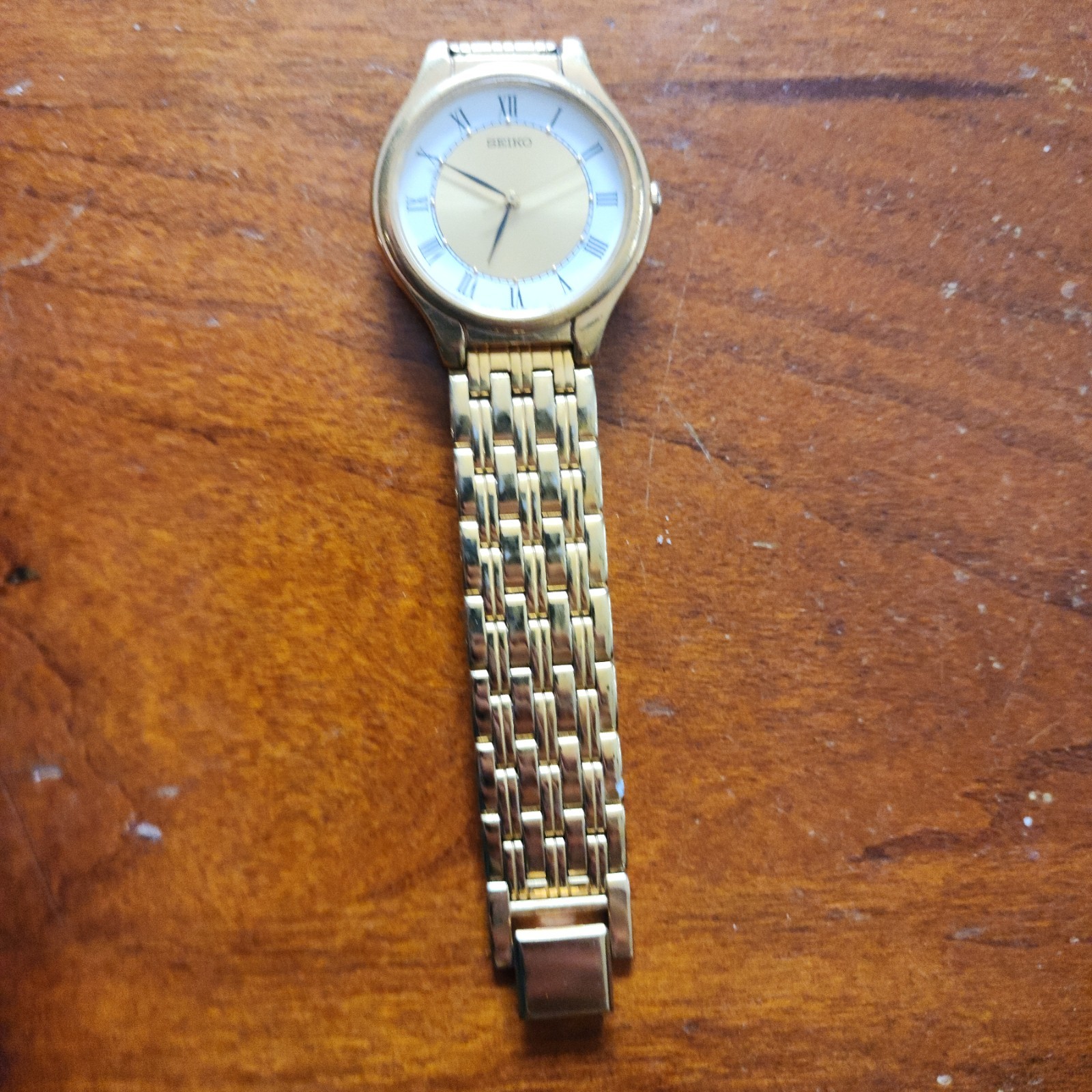 Seiko V701-6K69 Quartz Dress Watch Gold Tone Roman Dial Gold Bracelet New Bat EC
