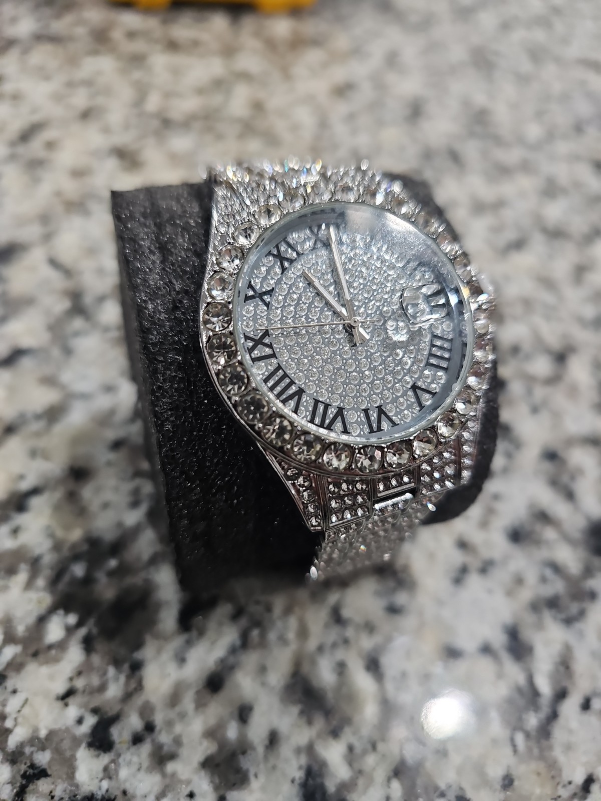 Luxury Iced-Out Hip Hop Watch for Men – Bling Diamond Quartz with New Invicta