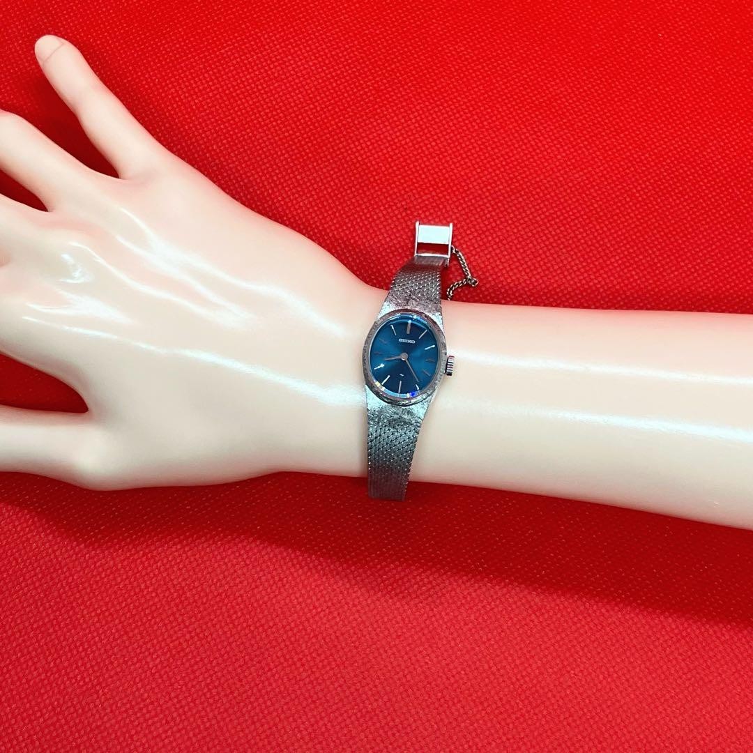 Excellent condition SEIKO manual winding women’s watch with blue dial, fully