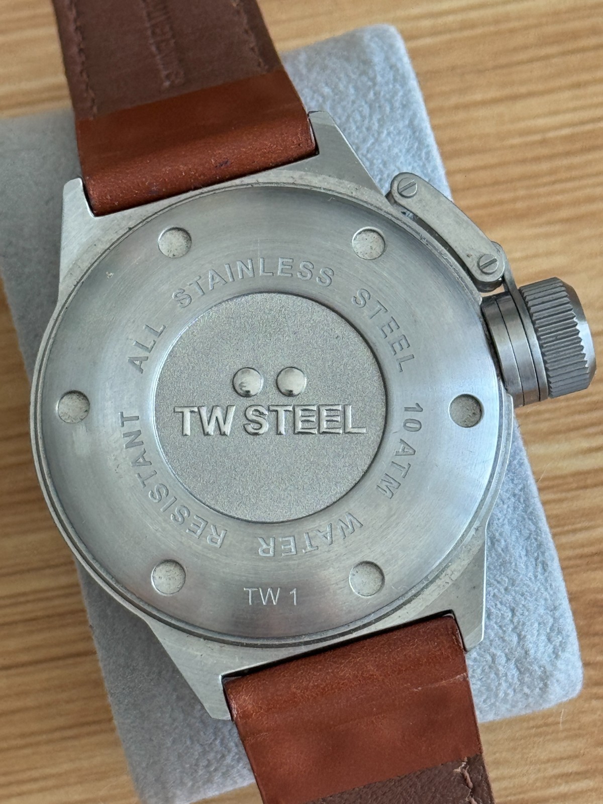 TW STEEL WATCH – 100m | 10 ATM Closure Buckle