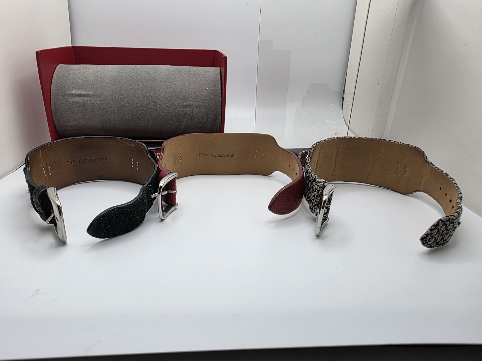Guess Women’s Cuff Watch Gift Set 3 Interchangeable Bands Brand New With Case