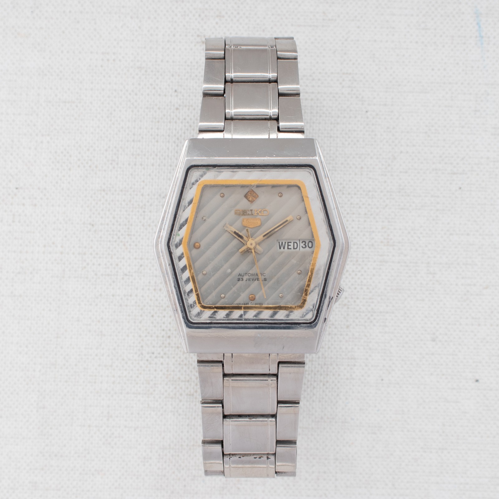 Vintage Seiko 5 Auto 6349-5420 Diagonal Striped Silver Dial Bilingual Day Watch