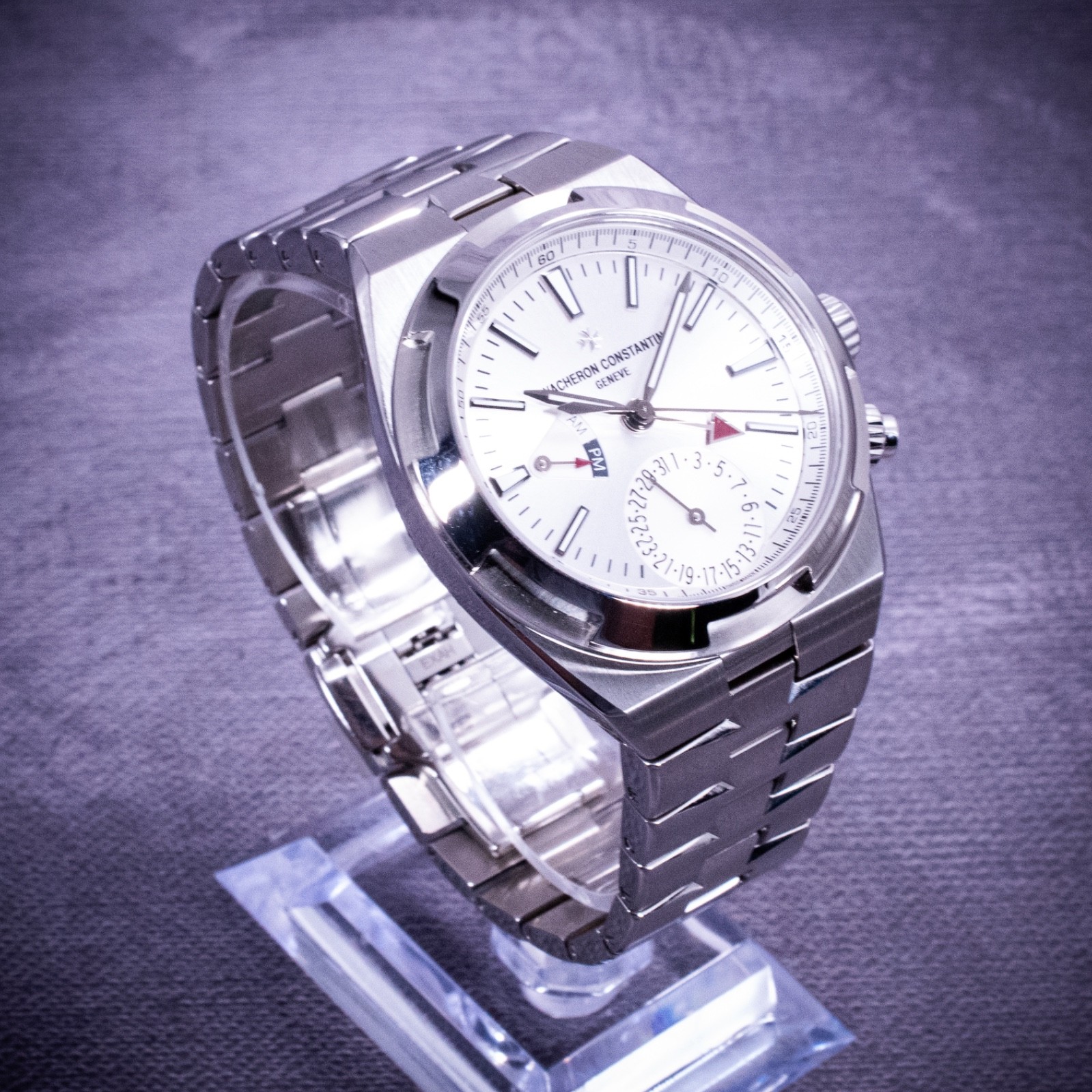 Vacheron Constantin Overseas Dual Time 41mm Silver Dial, Ref. 7900v w/ B&P