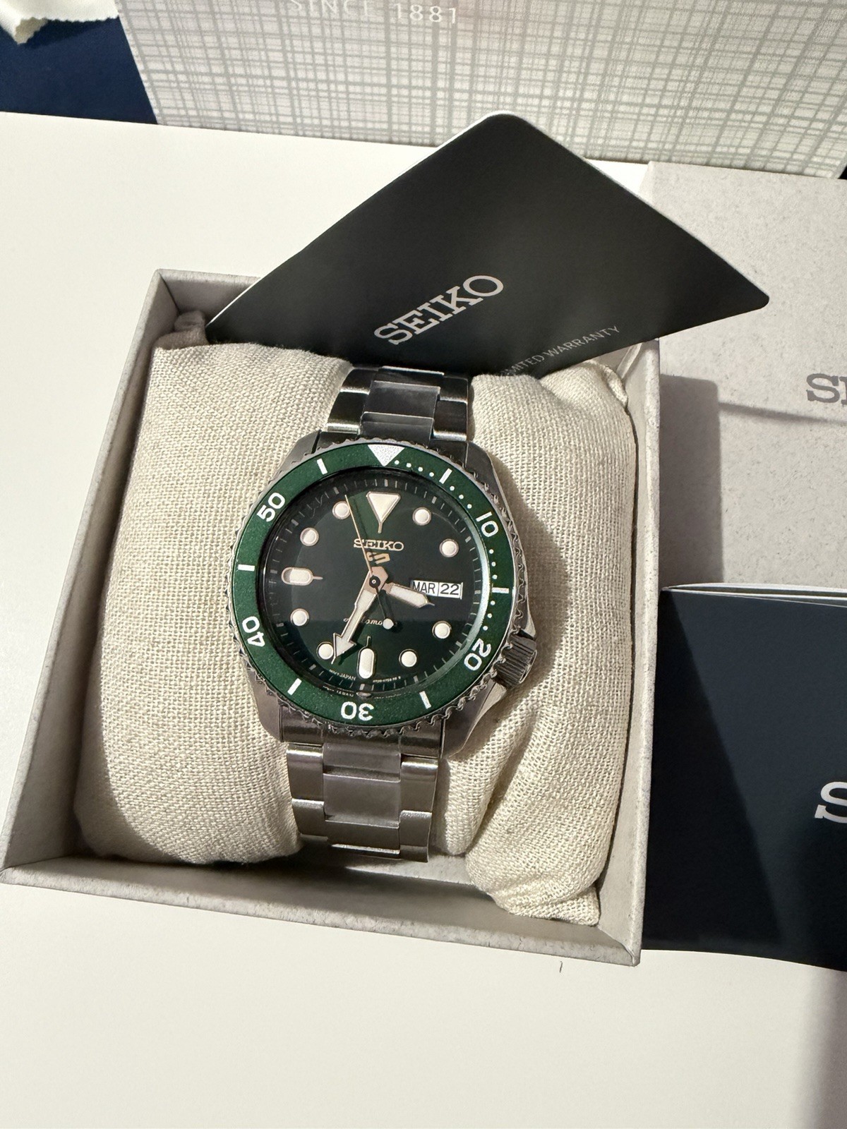 Seiko 5 Sports Automatic Men’s Watch Green Dial Green Rotating Bezel SS Full set
