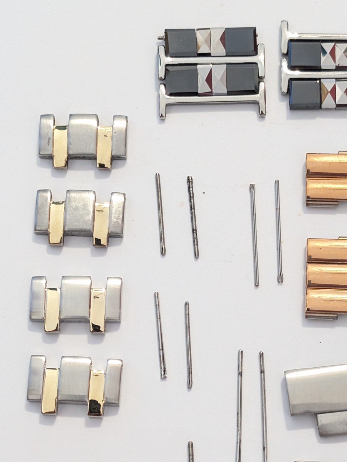 Assorted luxury watch links – brands unknown