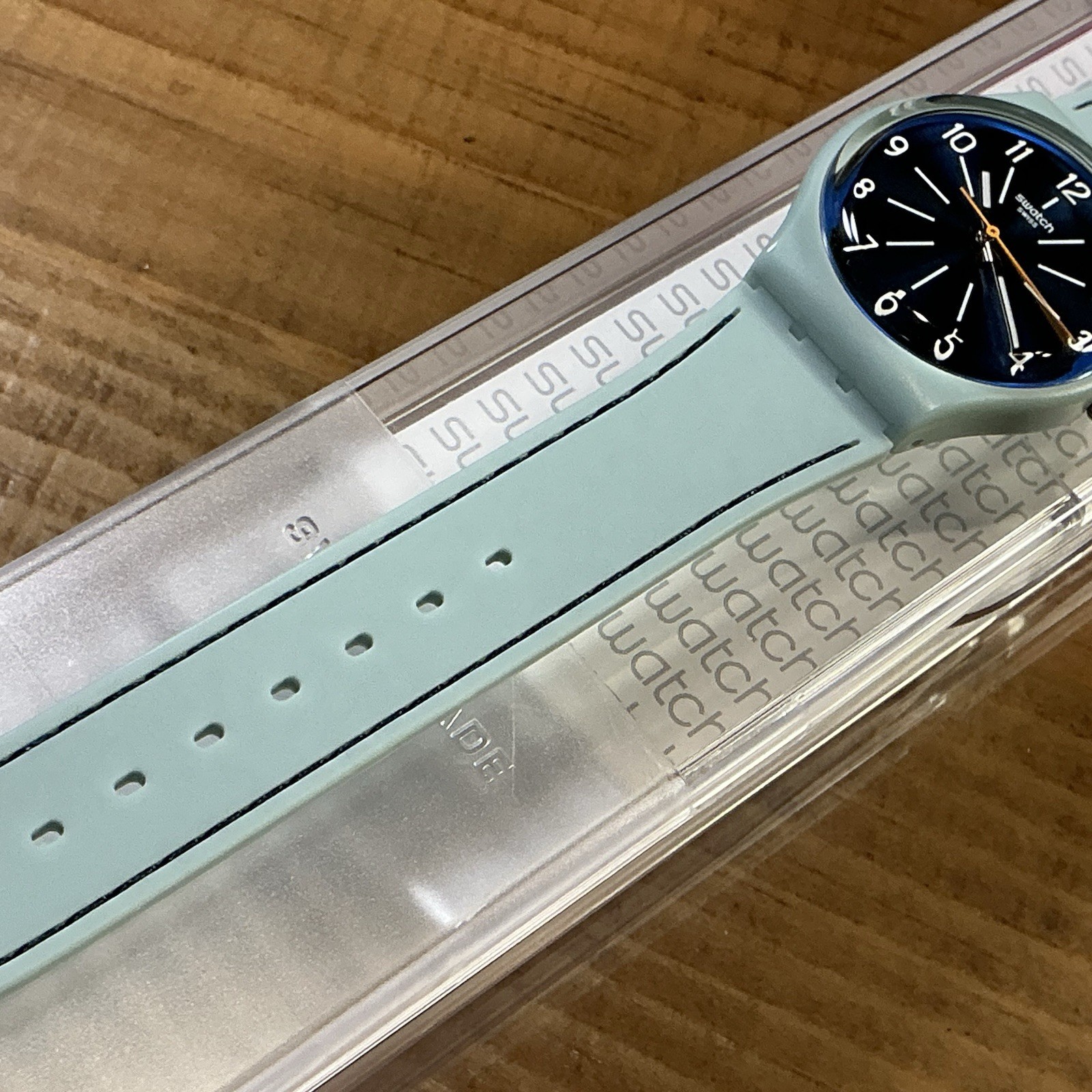 BLUE STITCHES – BEAUTIFUL – NEW IN BOX [ 34mm ]