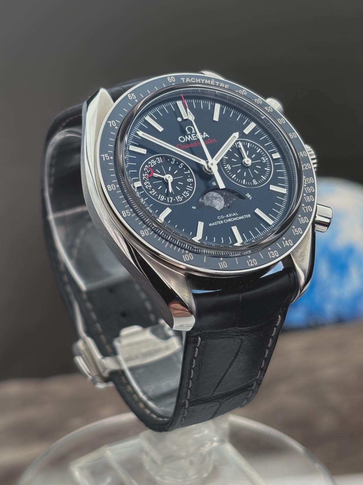 OMEGA Speedmaster Moonphase 304.33.44.52.03.001
