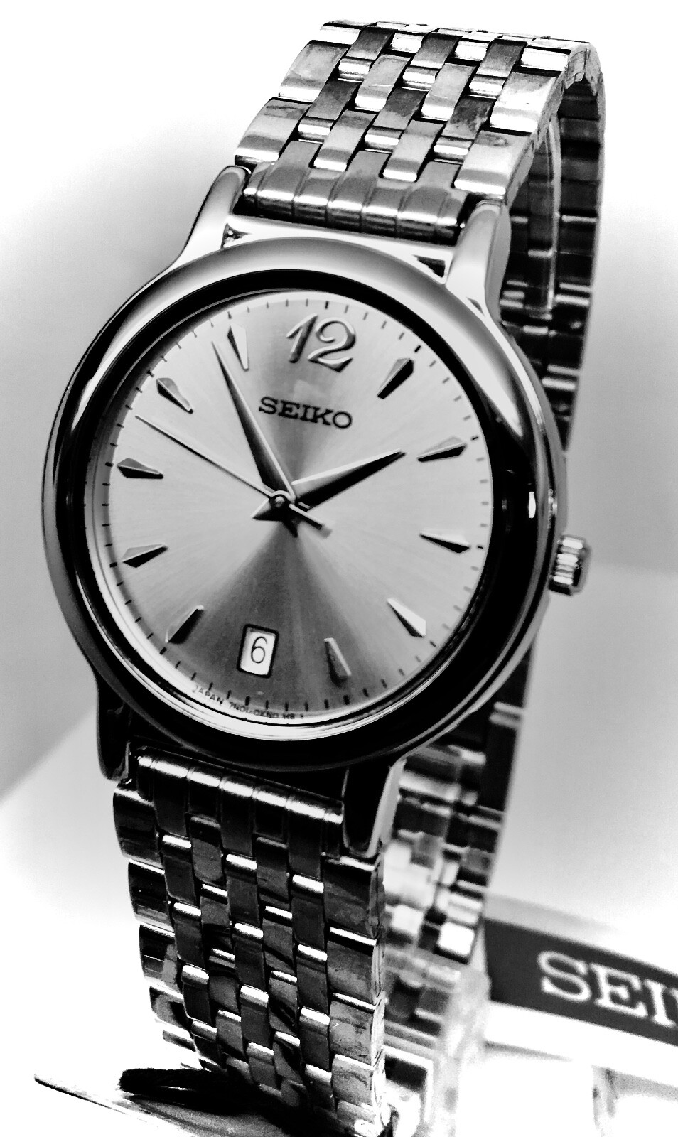 VINTAGE SEIKO QUARTZ SFWV31P1 MID SIZE STAINLESS STEEL SLVER DIAL .