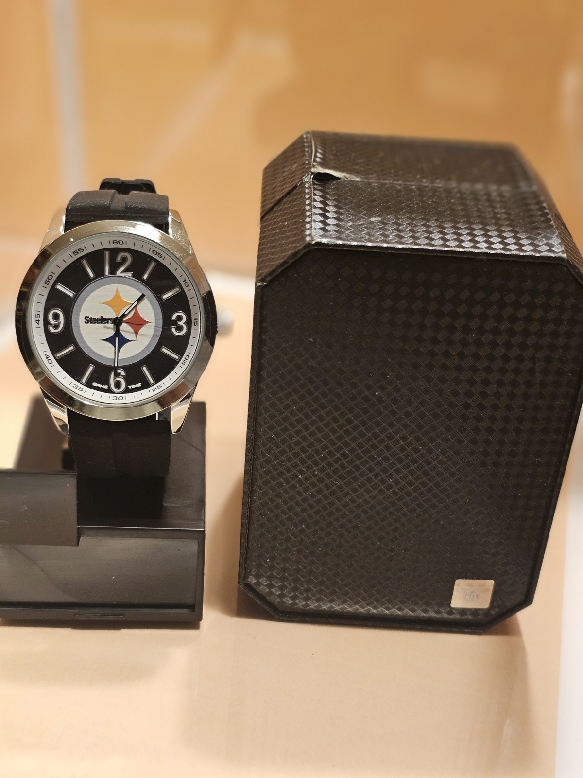 Steelers Analog Quartz Wristwatch Logo Dial Black Rubber Strap Silver Case Box