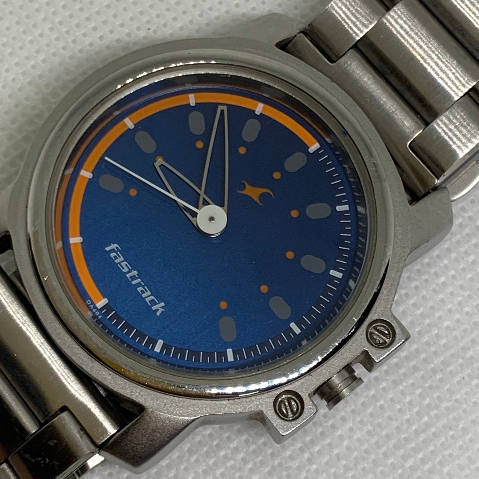 Fastrack Analog Men’s Watch India 3039Sfb Blue orange Dial 40mm running