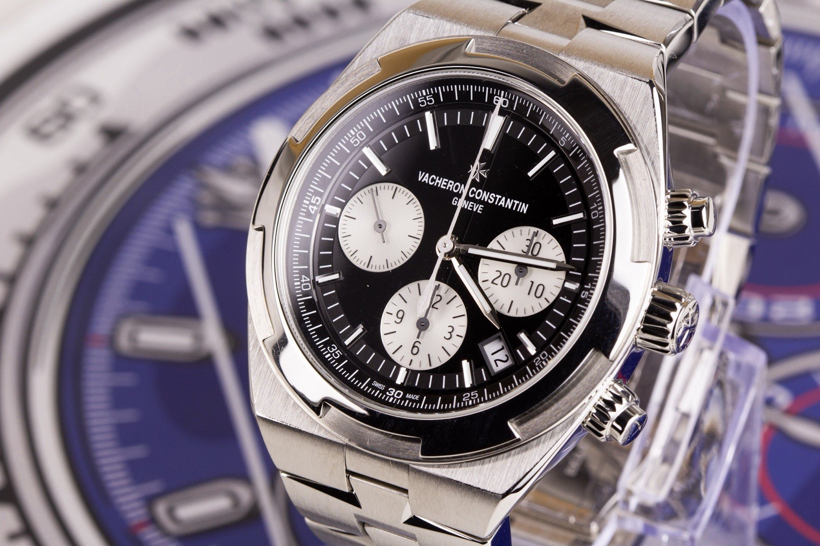 Vacheron Constantin Overseas Chrono “Reverse Panda” | Ref. 5520V/210A-B481 Mint