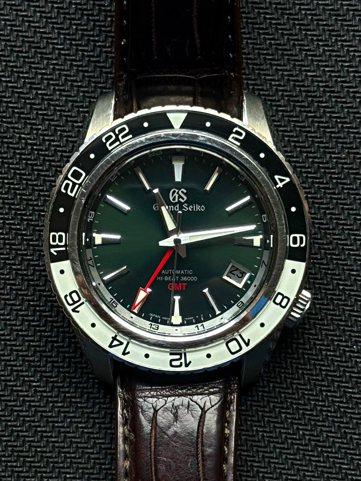 Pre-owned Grand Seiko SBGJ239G in good overall condition.