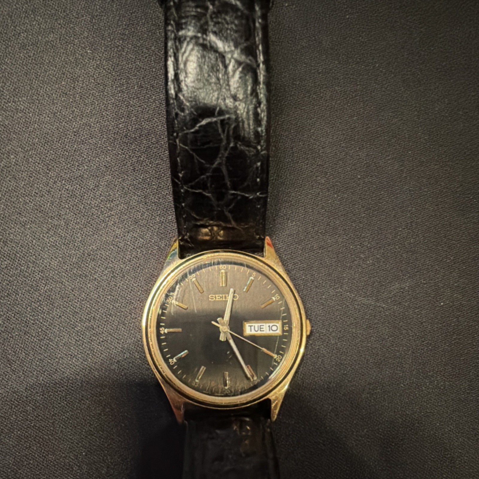 Seiko Quartz Day/Date Men’s Wristwatch Black Dial Gold Case Black Leather