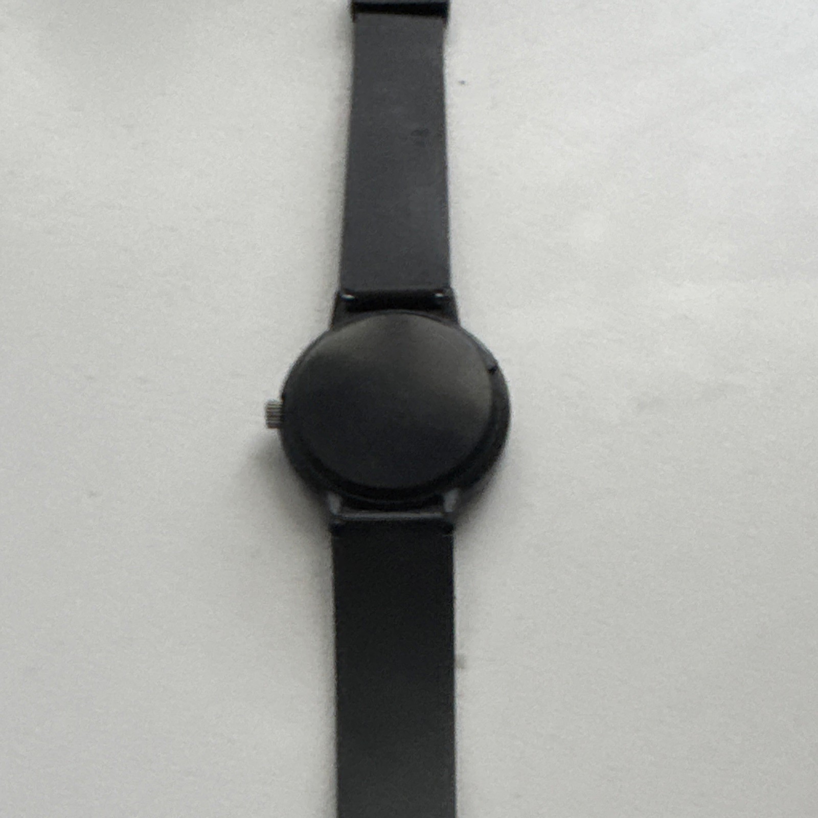 Qantas Logo Dial Quartz Analog Watch Black Plastic Case Rubber Strap White