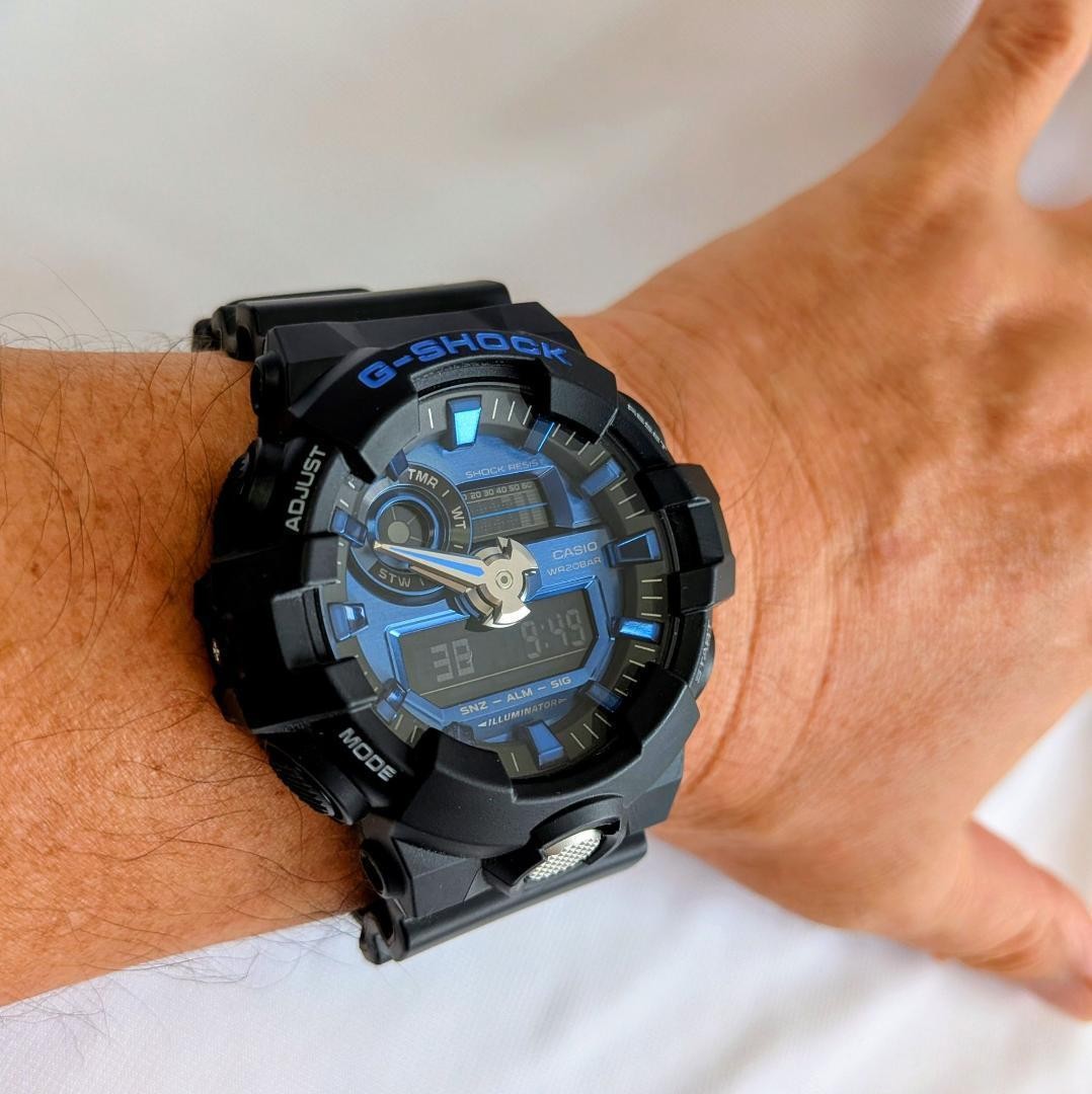 Excellent condition Casio G-Shock men’s watch, indigo blue, digital-analog,